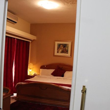 The Diplomat Hotell Beirut Exteriör bild
