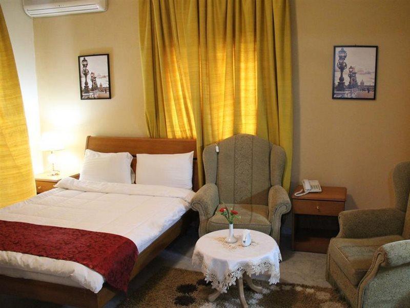 The Diplomat Hotell Beirut Exteriör bild
