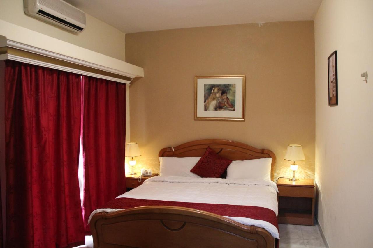 The Diplomat Hotell Beirut Exteriör bild