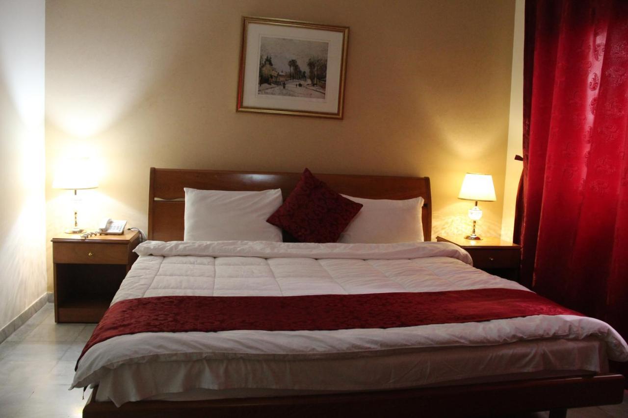 The Diplomat Hotell Beirut Exteriör bild