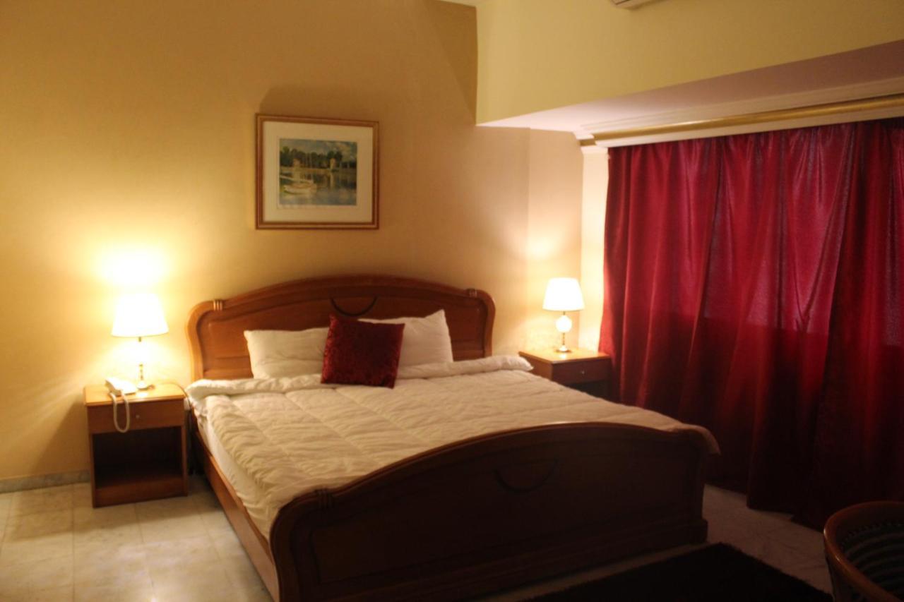 The Diplomat Hotell Beirut Exteriör bild